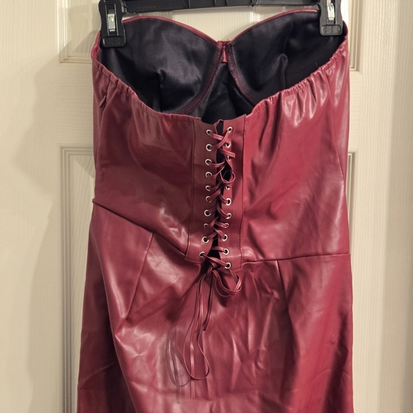 Elegant Burgundy Strapless Dress - Picture 6 of 10